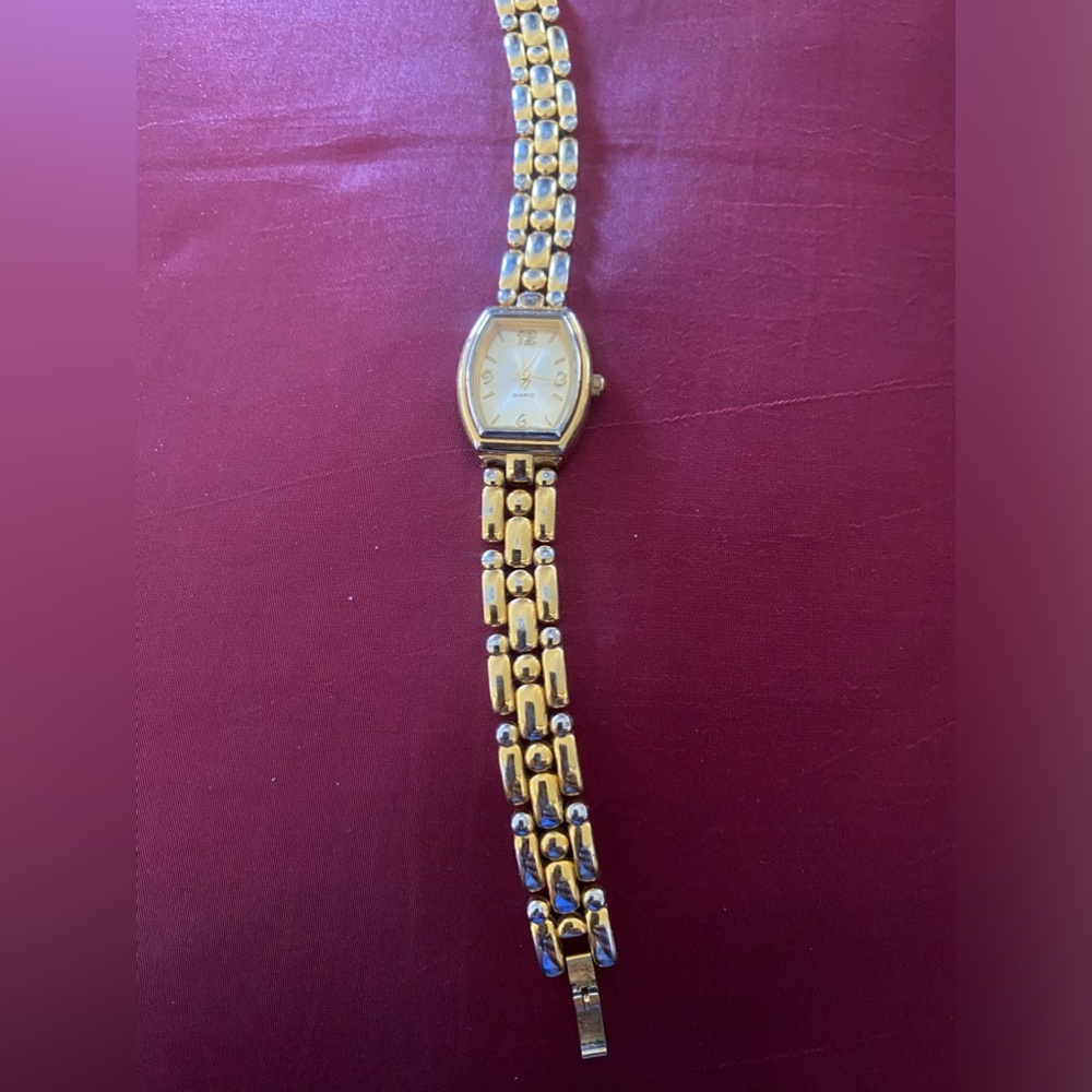 Ladies Watch - Picture 9 of 9